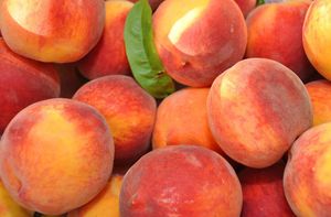 peaches-pile.jpg