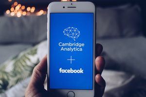 1280px-Cambridge_Analytica_and_Facebook